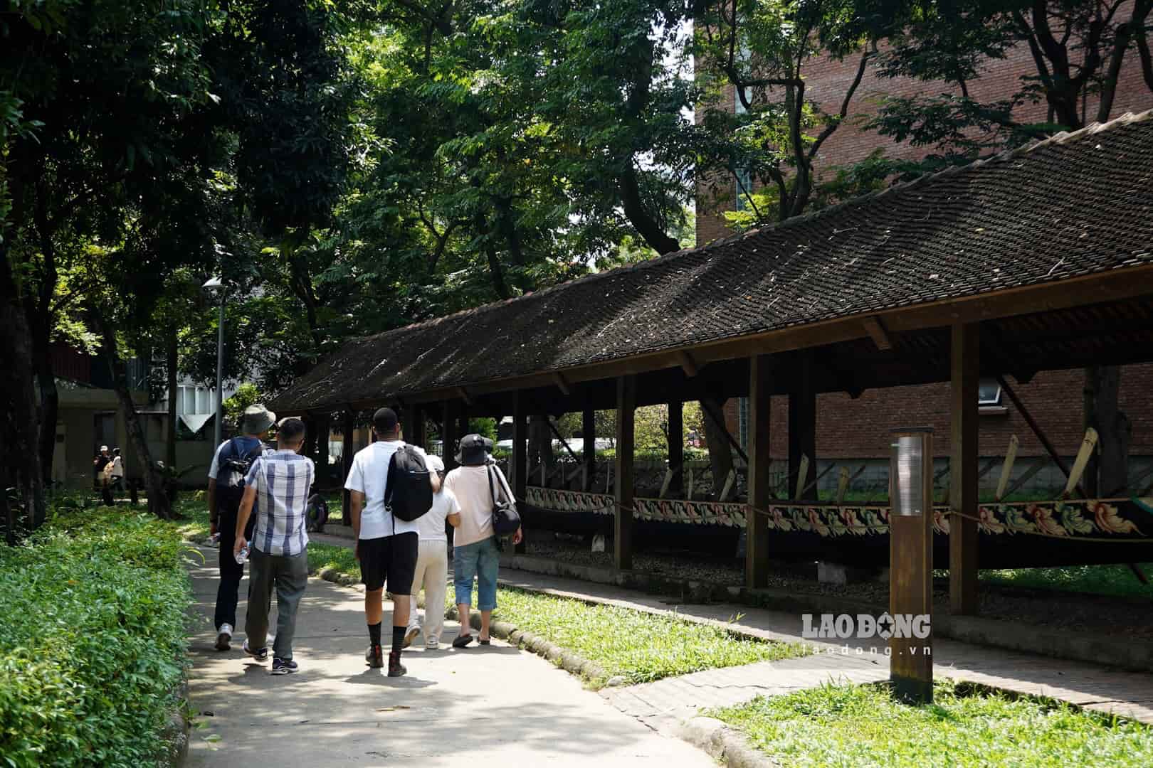 Khu vực ngoài trời thu hút người dân và du khách tham quan. Ảnh: Thái Trang (chụp ngày 20.9.2026)