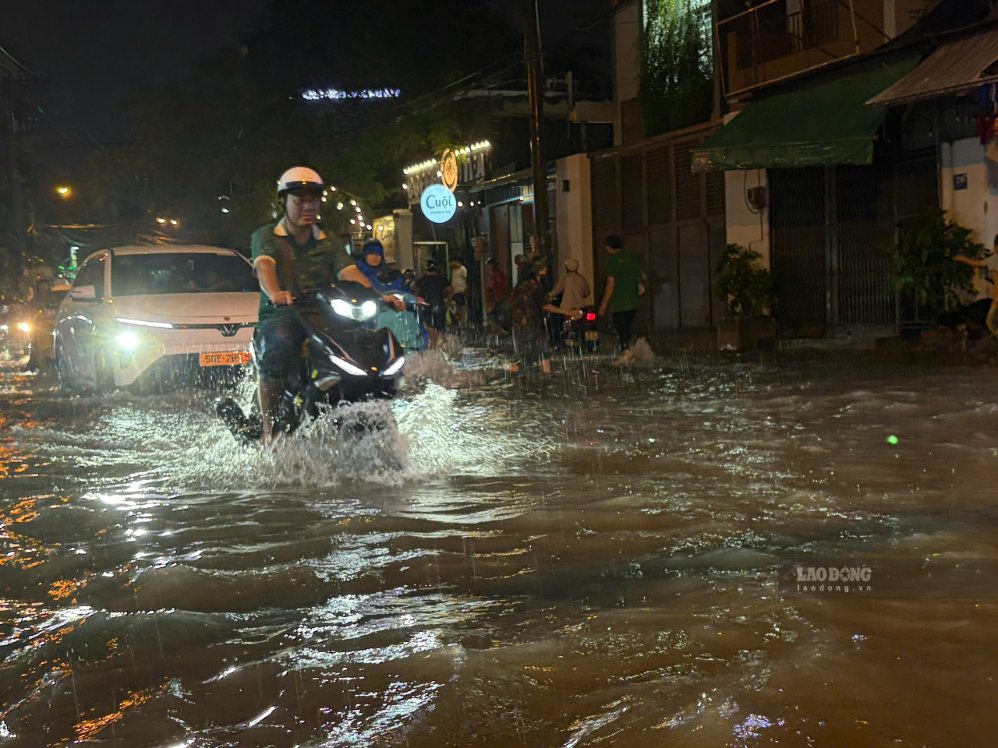 Thunderstorms will continue in the South for the next 4 days. Photo: Thai Bao