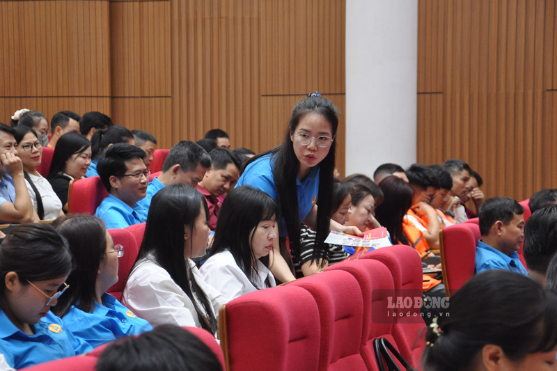 Công nhân ở Lào Cai được quan tâm, chia sẻ. Ảnh: Đinh Đại