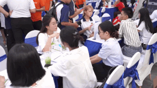 Businesses accelerate recruitment, workers seek job opportunities at the end of the year.