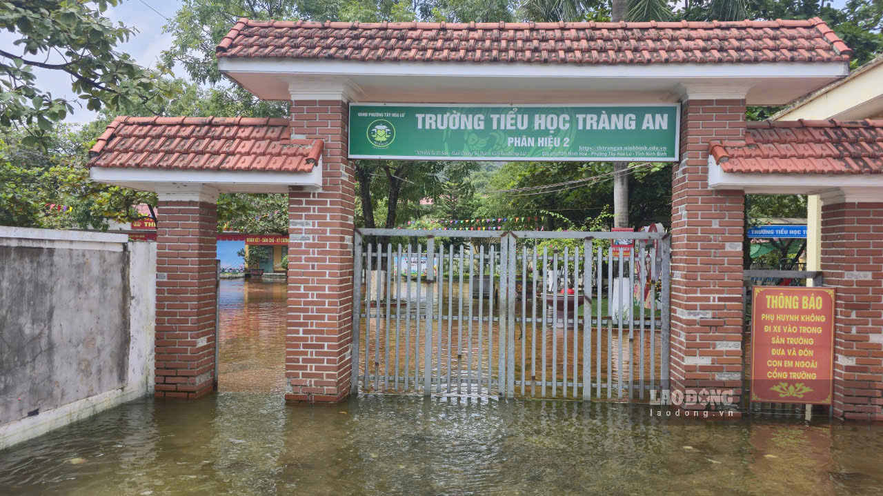 Branch 2 of Trang An Primary School, Tay Hoa Lu ward, Ninh Binh province is still flooded. Photo: Nguyen Truong (taken on the morning of September 20)