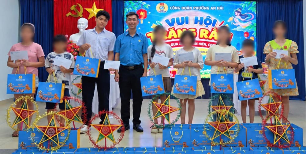 An Hai Ward Trade Union, Da Nang organizes a full moon festival for children of union members, civil servants and laborers. Photo: An Hai Trade Union