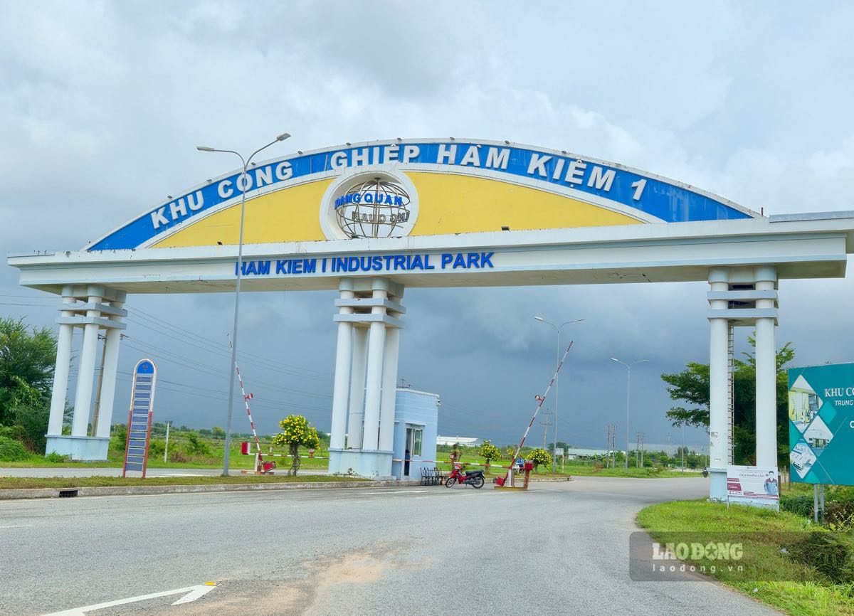 Cổng vào KCN Hàm Kiệm 1, nơi có dự án nhà ở xã hội. Ảnh: Duy Tuấn chụp chiều 20.9.