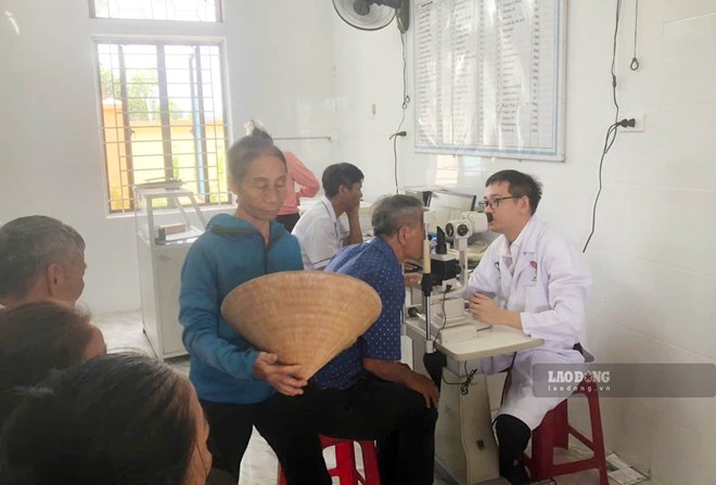 Tại Trạm Y tế xã Sơn Tây gần 2 tháng nay không có bác sĩ. Trong ảnh là người dân đến khám sức khỏe tại Trạm Y tế xã Sơn Tây tháng 7.2026. Ảnh: Trần Tuấn