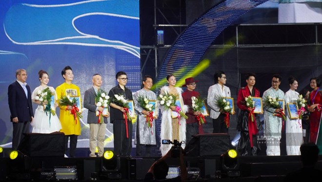 Văn Mai Hương cùng dàn "anh tài" khuấy động đêm bế mạc Festival Thăng Long - Hà Nội 2026