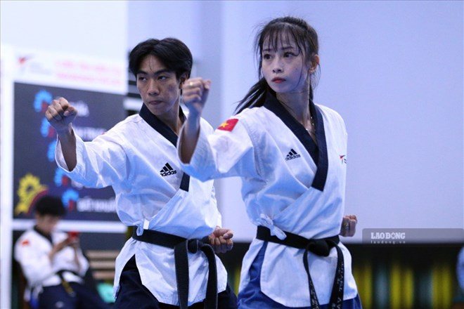 Athlete Chau Tuyet Van (right) is one of the leading taekwondo boxing athletes who competed at the 2026 World Championships in Korea. Photo: Thanh Vu