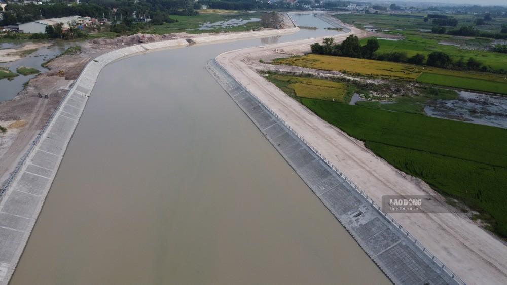 Đoạn qua phường Bình Dương và phường Tân Hiệp đã xây dựng được khoảng 6 km. Ảnh chụp tháng 8.2026. Ảnh: Đình Trọng