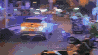 Emergency detention of 7 people in car crash into crowd in front of a pub in Ho Chi Minh City.