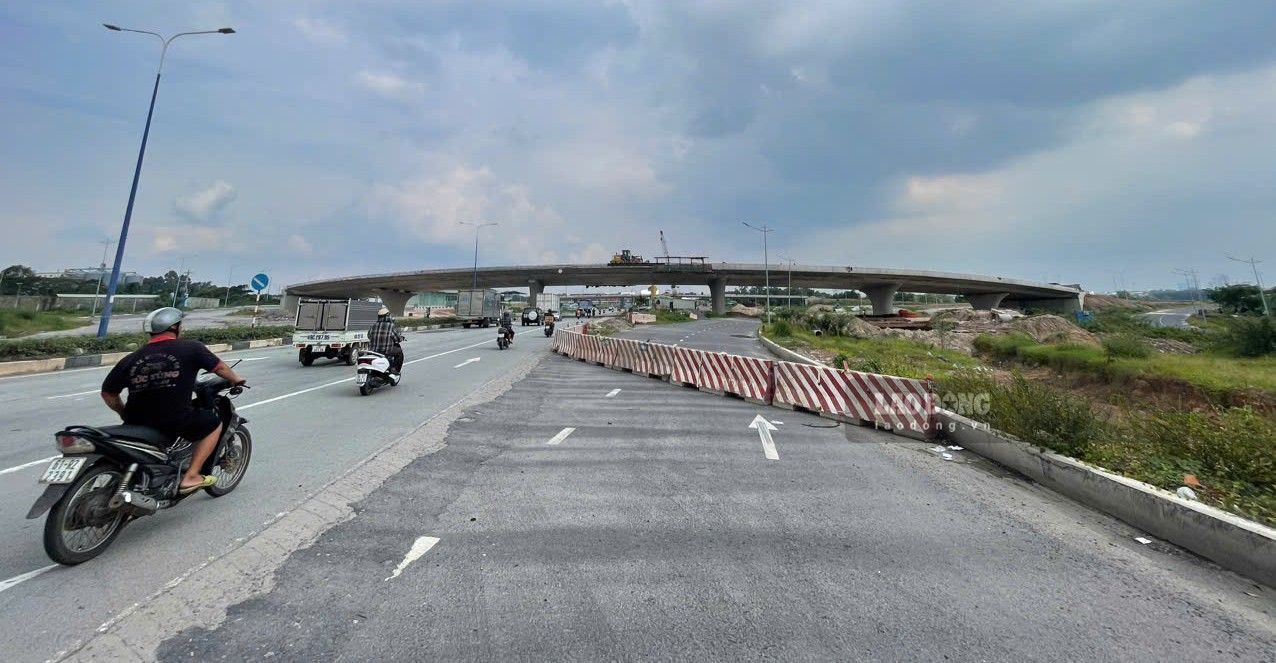 Đoạn đường tránh đã được rào chắn. Ảnh chụp ngày 20.9. Ảnh: Đình Trọng