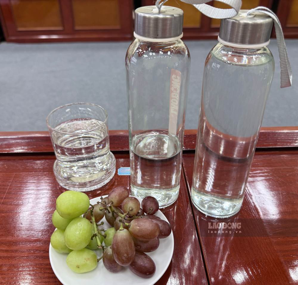 Drinking enough water every day can contribute to supporting circulation and stabilizing blood pressure. Photo: Tra My