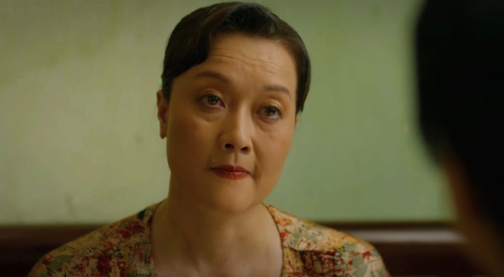 Van Dung with the image of Mrs. Ngoc in the movie "That Summer". Photo: VTV
