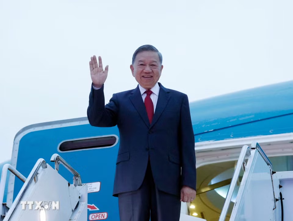 General Secretary and President To Lam arrived in New York, beginning his trip to attend the high-level discussion session of the 81st United Nations General Assembly and bilateral activities in the US. Photo: Thong Nhat/VNA
