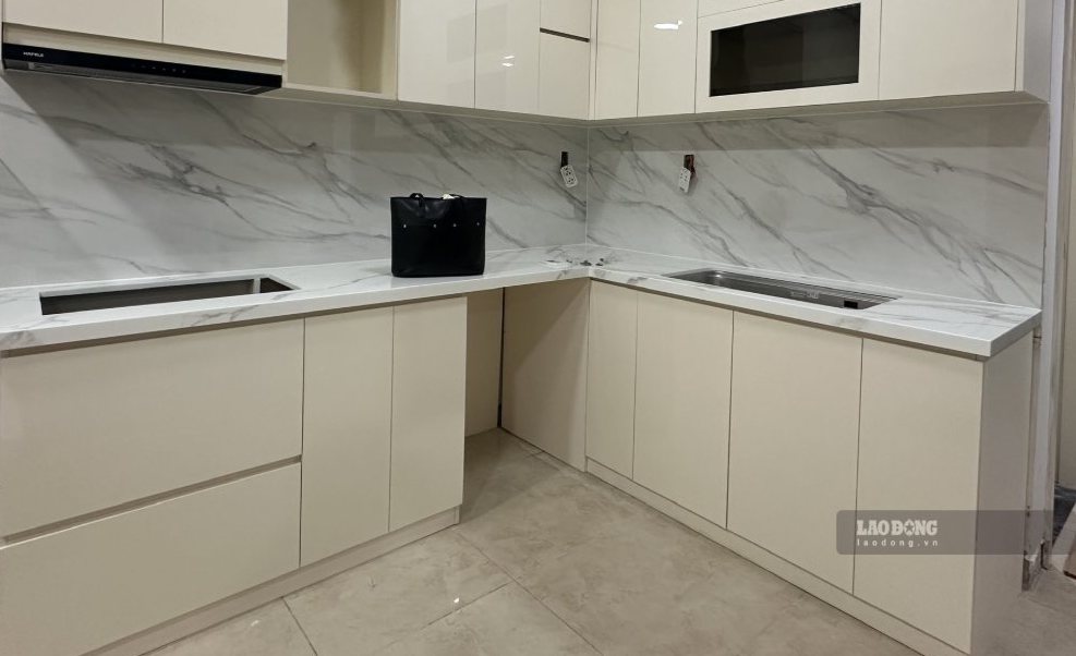 The kitchen space is arranged reasonably, keeping the cooking area neat and airy. Photo: Ha May