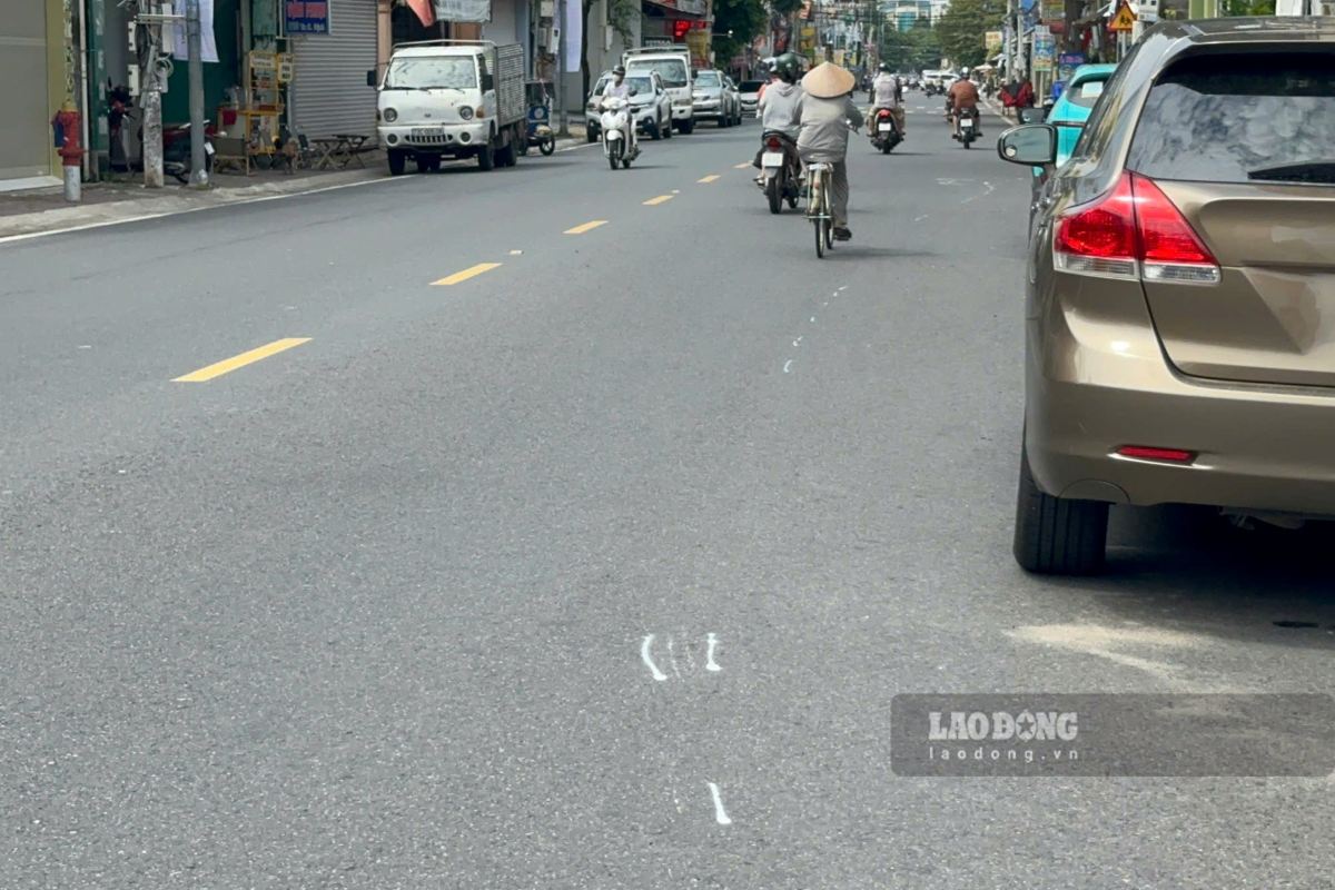 Địa điểm xảy ra vụ tai nạn giao thông làm 2 người bị hất văng sáng 21.9. Ảnh: Thành An
