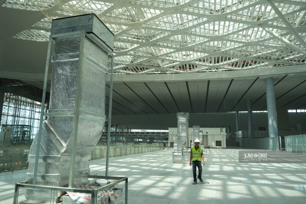Inside the passenger terminal of Long Thanh airport under construction. Photo: HAC
