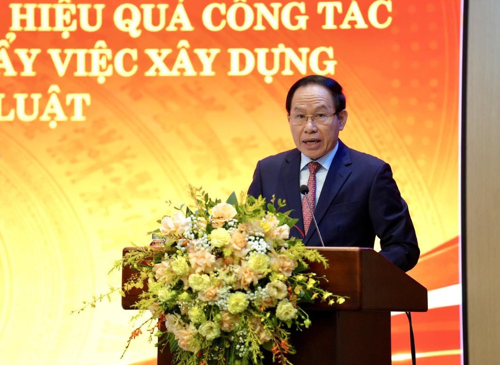 Member of the Party Central Committee, Deputy Prime Minister Le Tien Chau speaks at the workshop "SOLUTIONS to create breakthroughs to improve the efficiency of law enforcement organization, promote the building of a culture of law compliance". Photo: Ministry of Justice