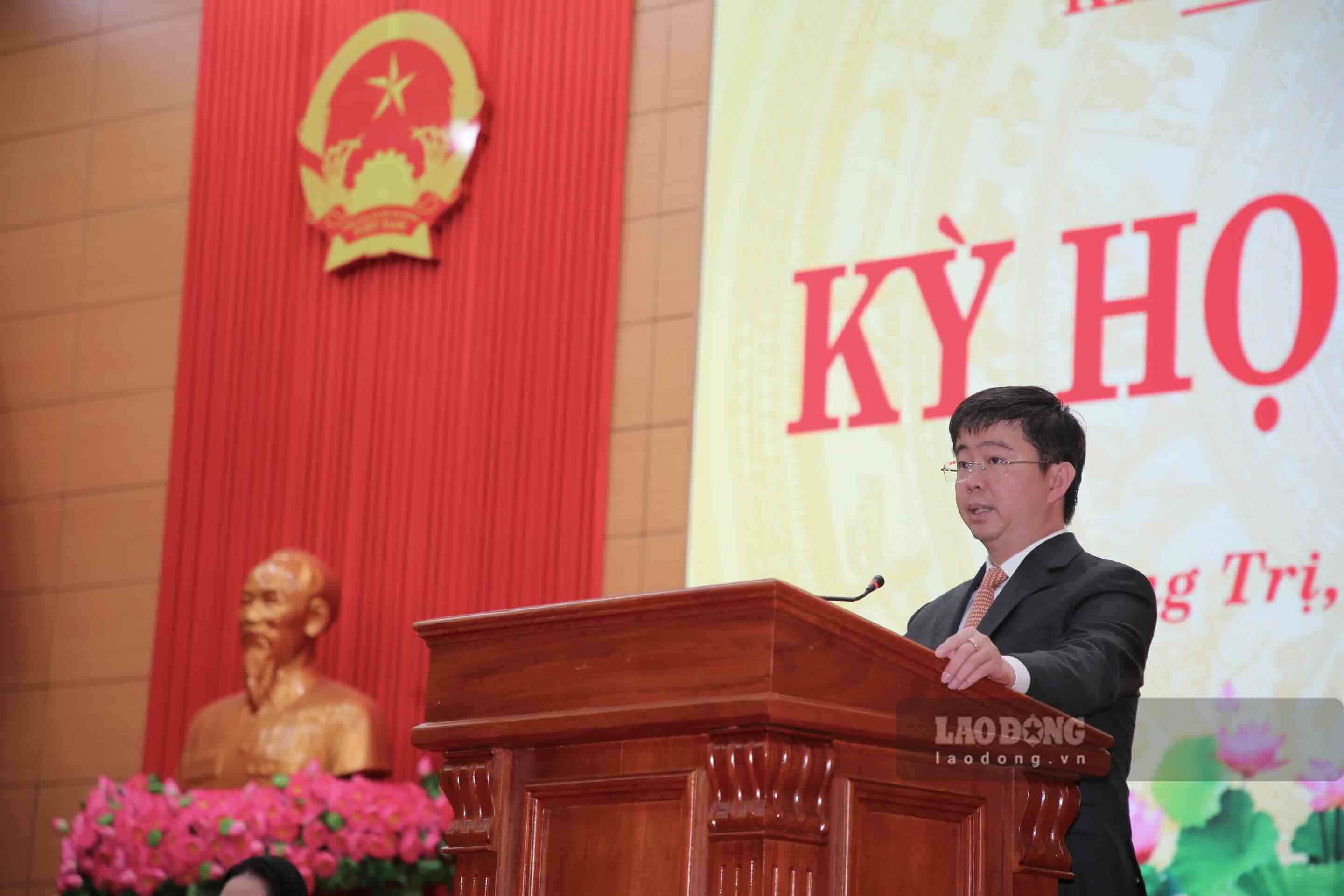 Mr. Bui Hoang Phuong was elected Chairman of Quang Tri Provincial People's Committee. Photo: Cong Sang