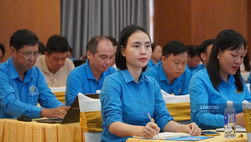 Trade union officials of communes, wards, and special zones in Ho Chi Minh City participate in training on September 21st. Photo: Mai Anh