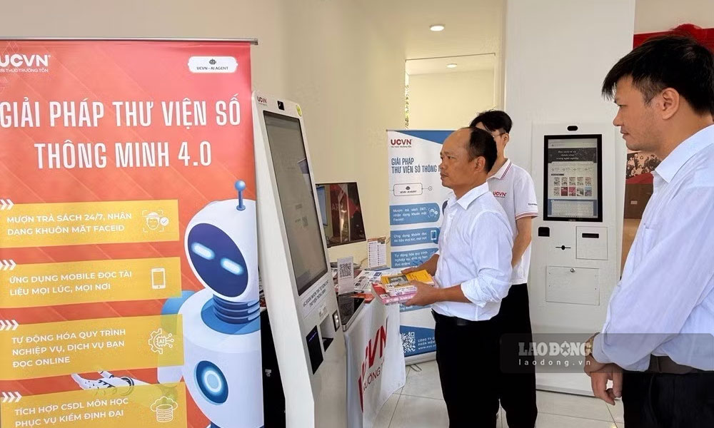 Ứng dụng KIOSK mượn, trả tự động 24/7 thư viện thông minh. Ảnh: Hoài Thu