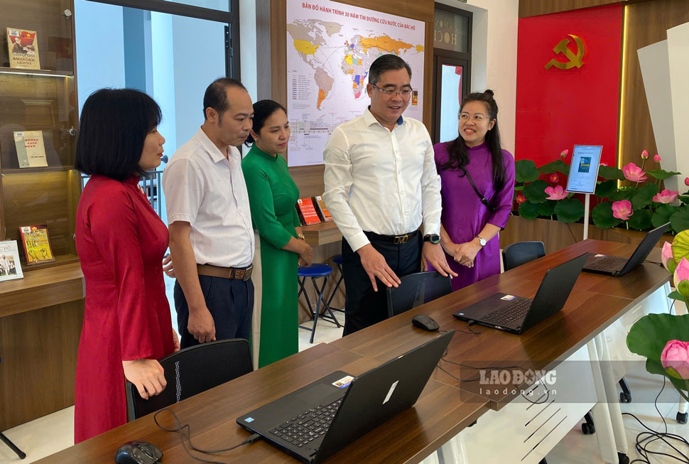 Kiểm tra việc số hóa thư viện số.