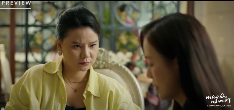 Kim Anh qua thăm Phương và hỏi về tình hình những ngày dọn ra khỏi nhà. Ảnh: VFC 
