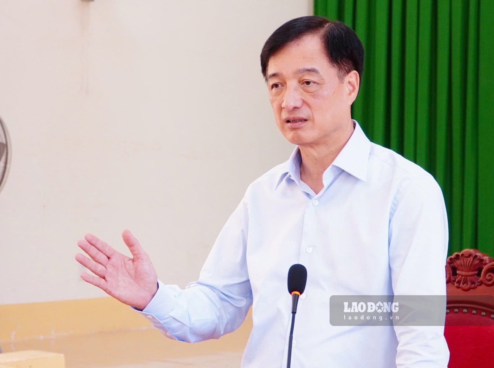 응우옌주이응옥 정치국 위원, 당 중앙위원회 서기, 중앙 조직위원회 위원장은 꽝찌성에 주민과 기업에 서비스를 제공하기 위한 요구 사항을 충족하기 위해 78개 코뮌, 구, 특별 구역을 전체적으로 검토할 것을 제안했습니다. 사진: 꽁상