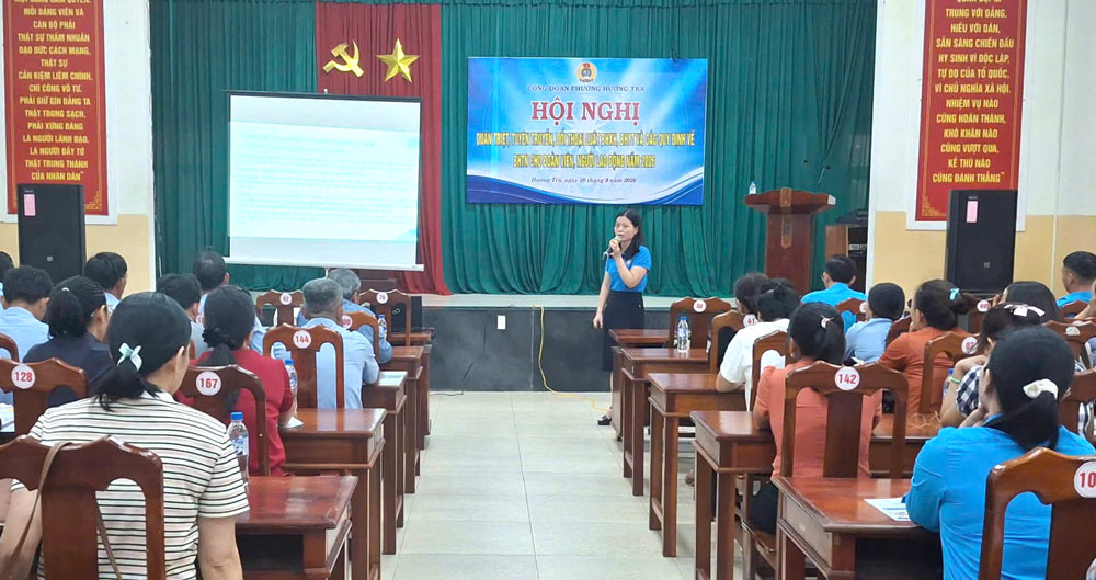 Le syndicat du quartier de Hương Trà, Đà Nẵng, sensibilise aux politiques d'assurance sociale, d'assurance maladie et d'assurance chômage pour plus de 200 membres du syndicat et travailleurs. Photo: Syndicat de Hương Trà