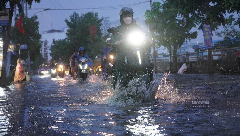 Heavy rain in the Southern region in the coming days. Photo: Thai Bao