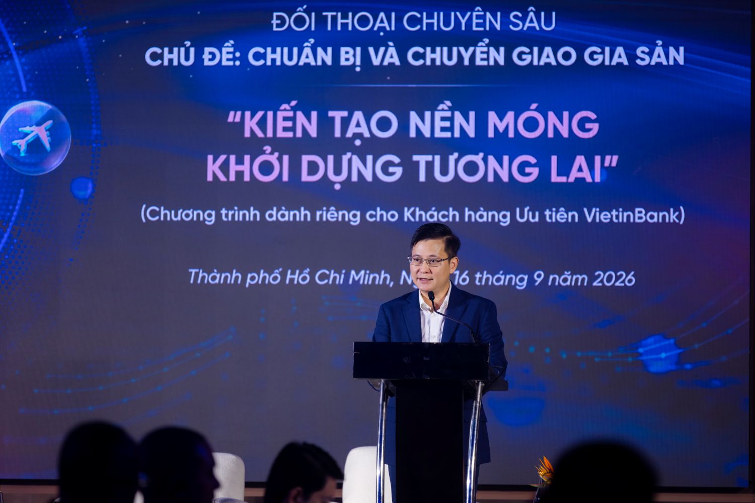 Ông Trần Công Quỳnh Lân - Phó Tổng Giám đốc VietinBank phát biểu khai mạc Tọa đàm. Ảnh: VietinBank