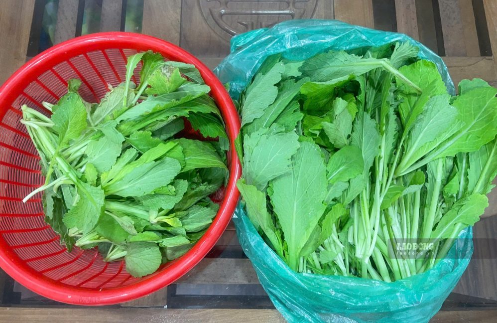 Just from refusing to pick up a bunch of vegetables, the girl suddenly received a reaction from her boyfriend's family. Photo: Minh Vu