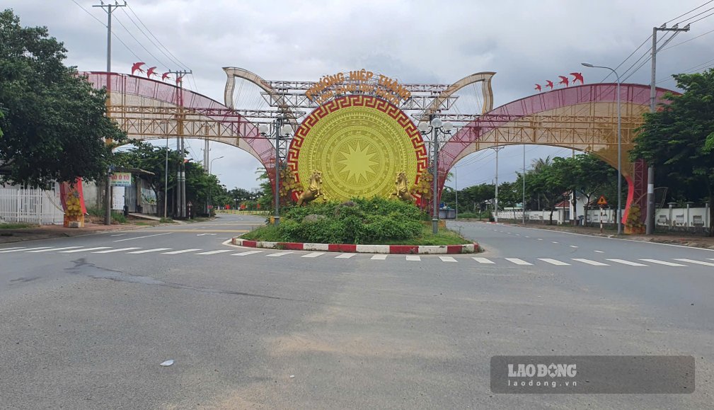 Đường Cao Văn Lầu, một con đường khá đẹp tại Cà Mau (ảnh chụp ngày 21.9.2026). Ảnh: Nhật Hồ.