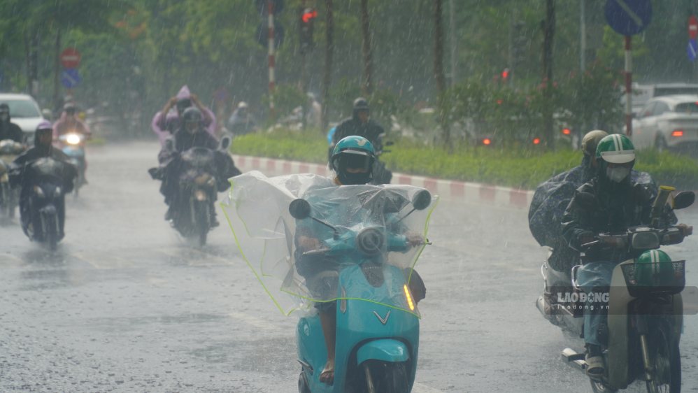 Weather forecast today, September 22nd: Scattered thunderstorms across the country. Photo: Minh Chinh