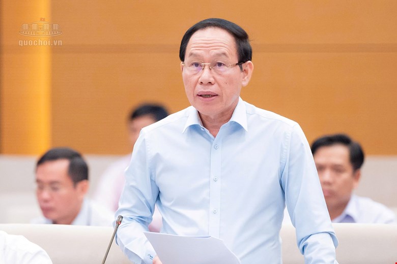Member of the Party Central Committee, Deputy Prime Minister Le Tien Chau said that the Government has met with the Ministry of Education and Training to direct the thorough handling of the shortage of textbooks before September 25. Photo: Quochoi. vn