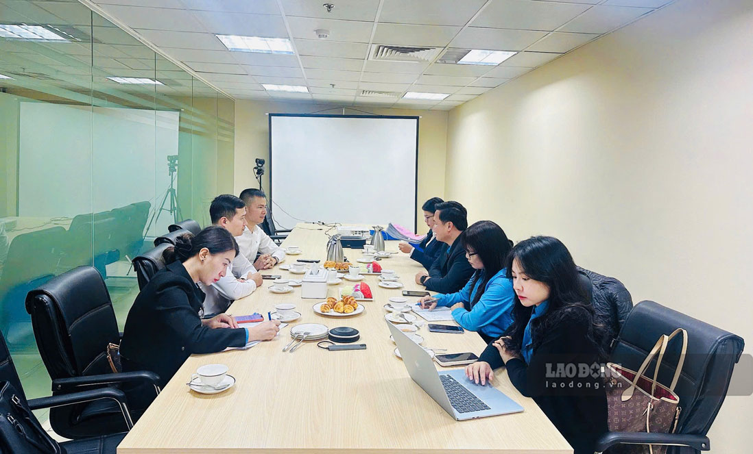 Công đoàn Sa Pa kiểm tra, giám sát tại các Công đoàn cơ sở. Ảnh: Lý hà