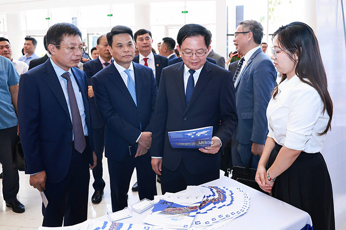 Deputy Prime Minister Ho Quoc Dung and delegates attending the 7th Regional Logistics Forum in Hai Phong on September 21. Photo: Minh Hung