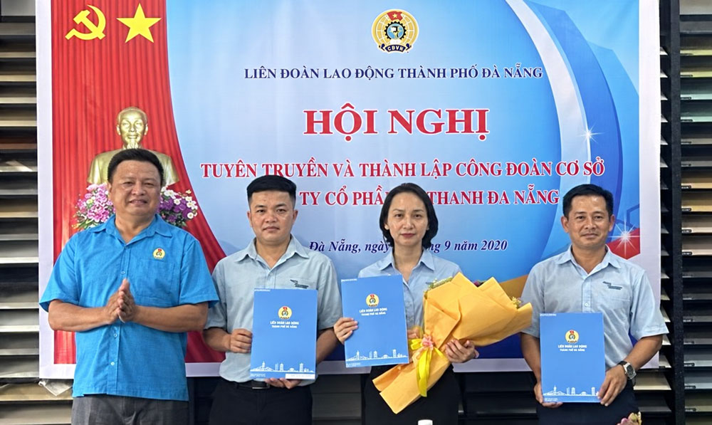 Da Nang City Labor Federation announces the establishment of the grassroots Trade Union of Ba Thanh Da Nang Joint Stock Company. Photo: Da Nang Trade Union