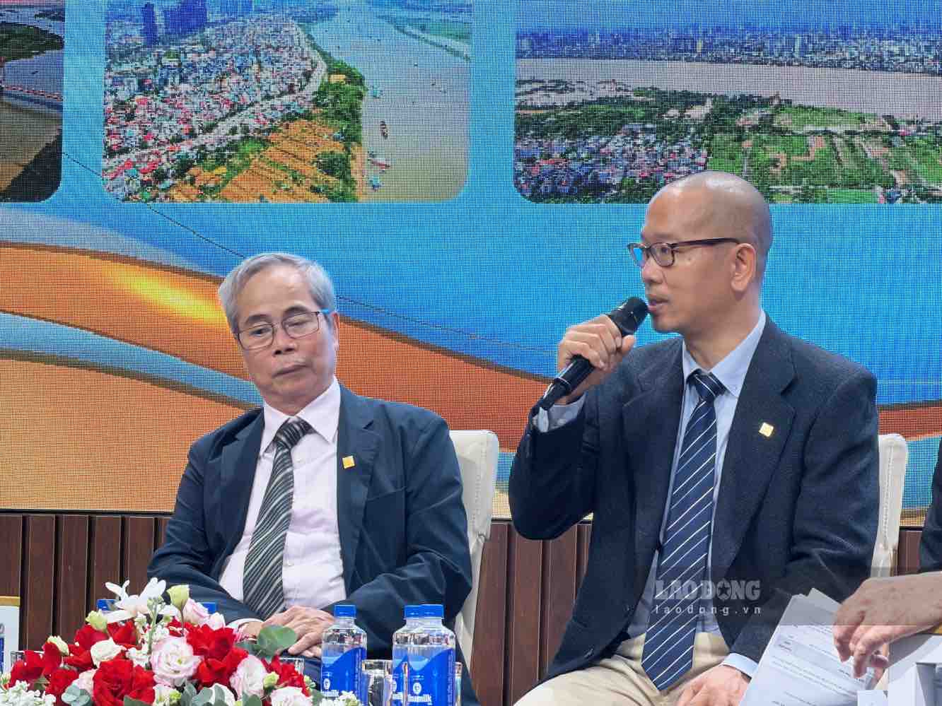 KTS Trần Minh Tuấn trao đổi tại tọa đàm. Ảnh: Hoài Anh