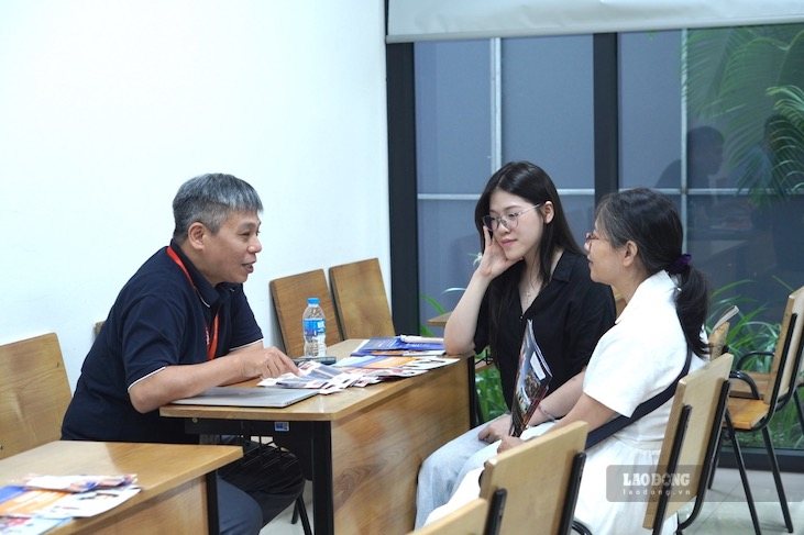 Assoc. Prof. Dr. Le Hieu Hoc said that adjusting the regulations on IELTS bonus points in admissions needs a roadmap so that students and families have time to prepare and adapt to changes. Photo: Tuong Van