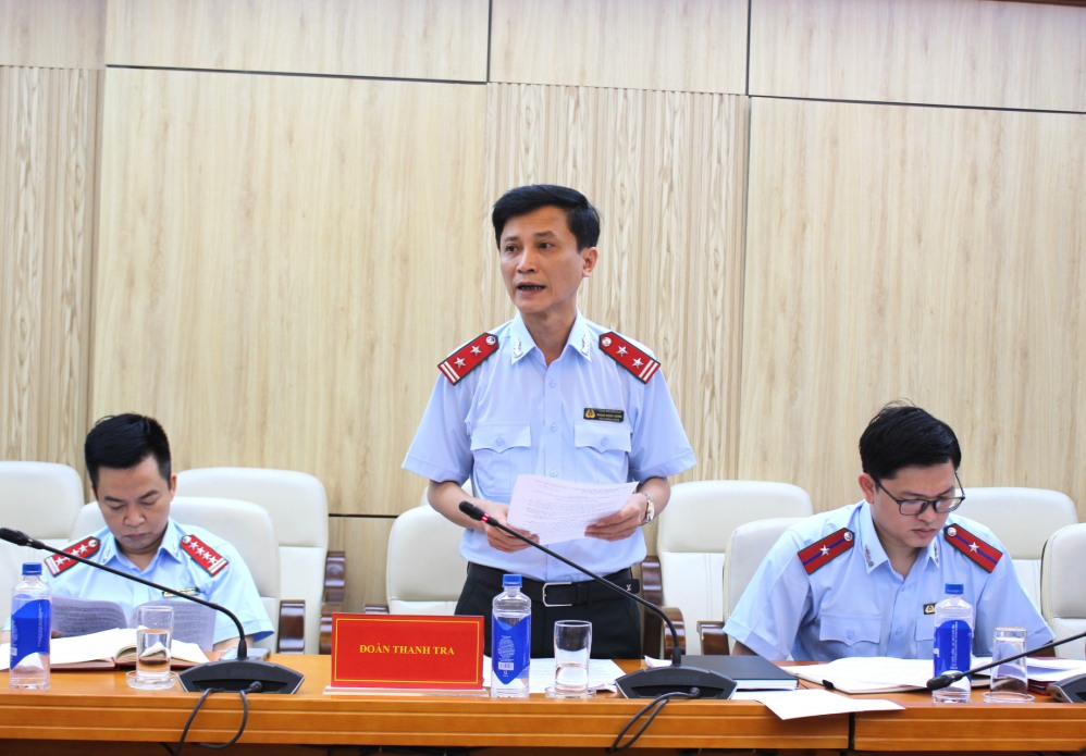 The inspection team was headed by Mr. Pham Ngoc Hung (standing) - Chief Inspector, Deputy Head of Department 1, Department I at the decision announcement ceremony in April 2026. Photo: Government Inspectorate
