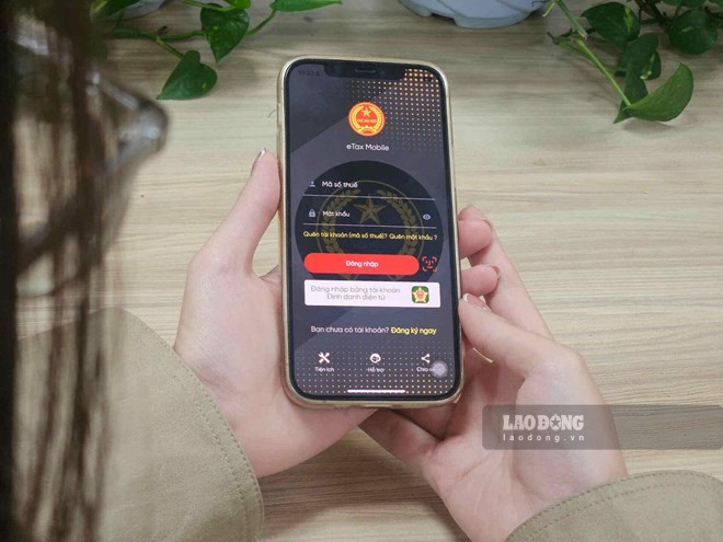 Điều kiện đăng ký người phụ thuộc là bố mẹ còn trong tuổi lao động được căn cứ Điều 47 Nghị định 253/2026/NĐ-CP. Ảnh chụp tháng 7.2026: Thuận Hiền.
