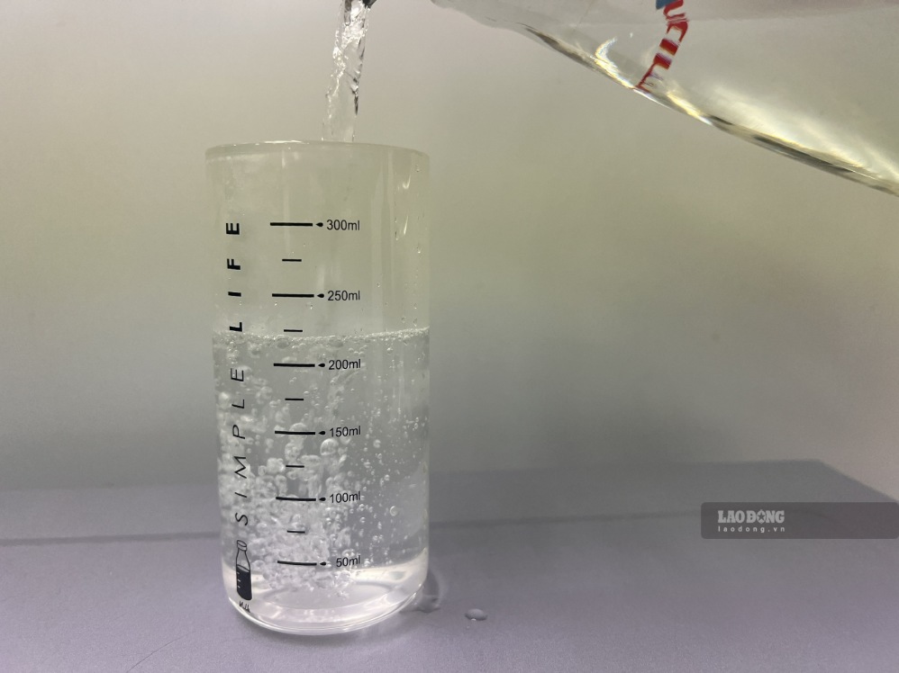 Drinking enough water is a habit that helps control blood pressure. Photo: Thanh Thanh