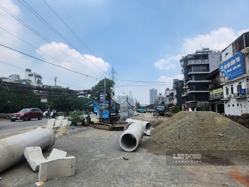 Đường Tam Trinh nguy cơ chậm tiến độ vì vướng hạ tầng. Ảnh: Minh Hạnh chụp ngày 21.9.2026