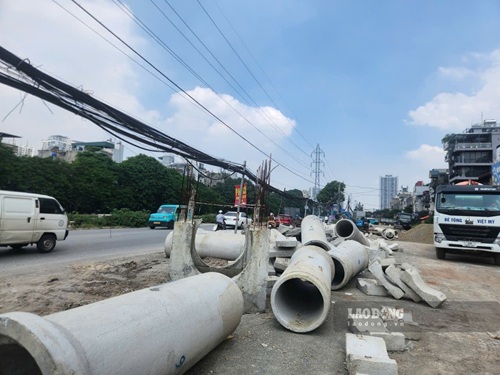 タムチン道路プロジェクトは、インフラの障害により遅延の危機に瀕しています。写真:ミン・ハン、2026年9月21日撮影