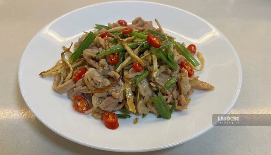 Delicious and nutritious braised chicken with sesame oil changes the taste of family meals. Photo: Tuan Dat