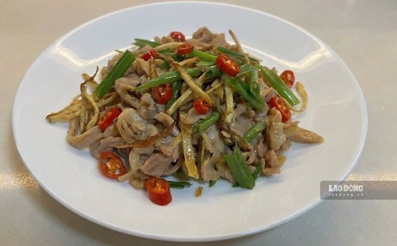 Simple Braised Rice Making sweet and nutritious pork rib soup with young corn