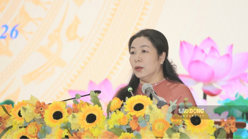 Phó Chủ tịch thường trực HĐND tỉnh An Giang Lê Hồng Thắm phát biểu tại kỳ họp. Ảnh: Nguyên Anh