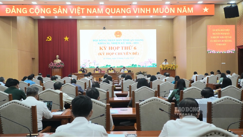 This 6th session, the An Giang Provincial People's Council considers and decides on resolutions at the request of the Provincial People's Committee, focusing on urgent issues. Photo: Nguyen Anh