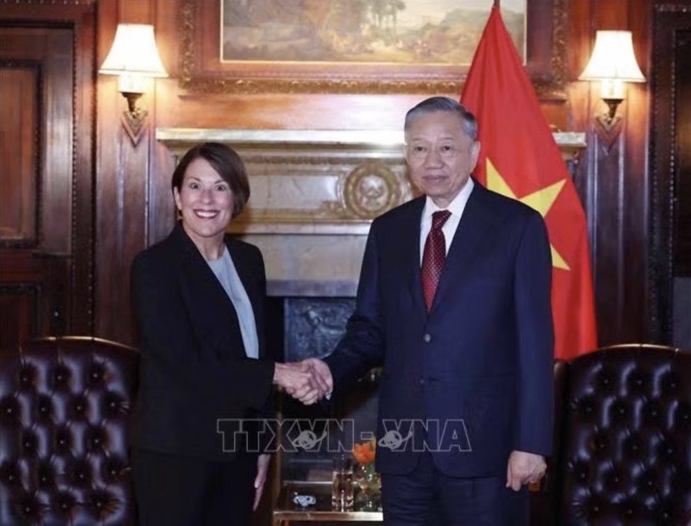 General Secretary and President To Lam receives Ms. Sarah Anne Soule, Principal of Stanford Business School, Stanford University. Photo: VNA