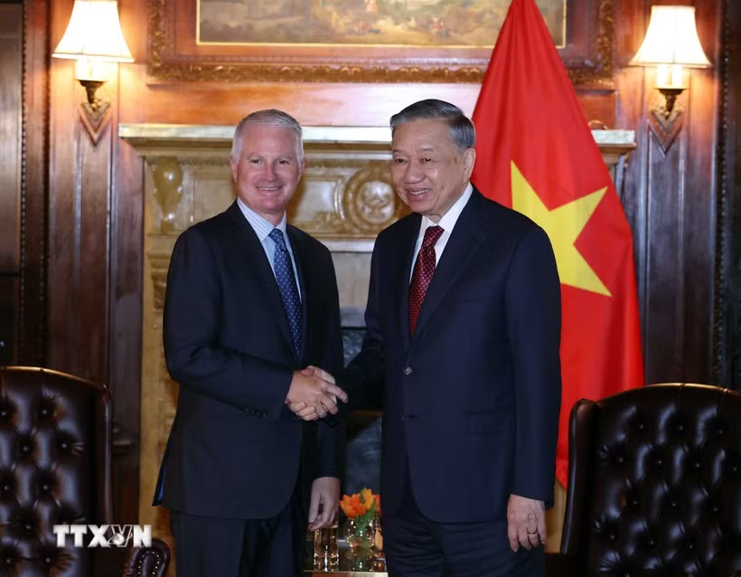 Receiving Mr. Chip Kaye, Chairman of Warburg Pincus Group, General Secretary and President To Lam said that Vietnam highly appreciates the group for accompanying and investing in many important areas of the Vietnamese economy. Photo: Thong Nhat/VNA