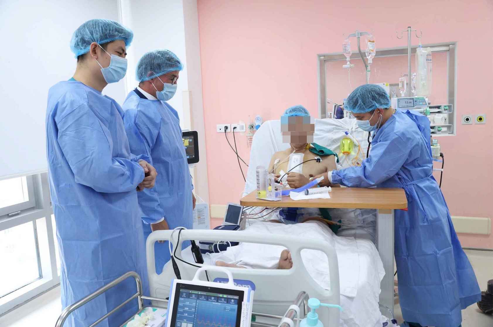 CorHeart 6 transplant for the first time in Vietnam, opening up more directions for severe heart failure treatment. Photo: Hospital provided